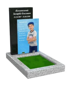 002 Пам'ятник для маленького хлопчика з фотосклом на кріпленнях