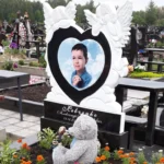 003 Дитячий пам’ятник  у вигляді серця з ангелочками